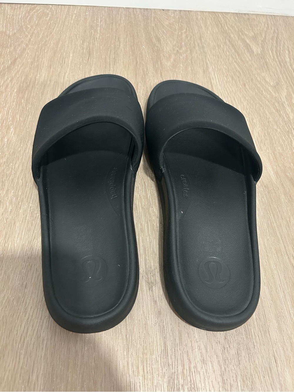 Lululemon Women’s Restfeel Slide